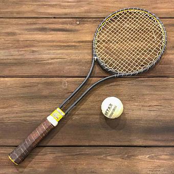 Винтажная теннисная ракетка и мяч Vintage Tennis Racket And Ball 1