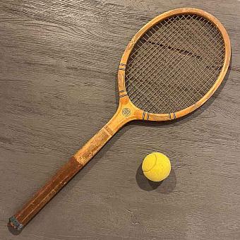 Винтажная теннисная ракетка и мяч Vintage Tennis Racket And Ball 6