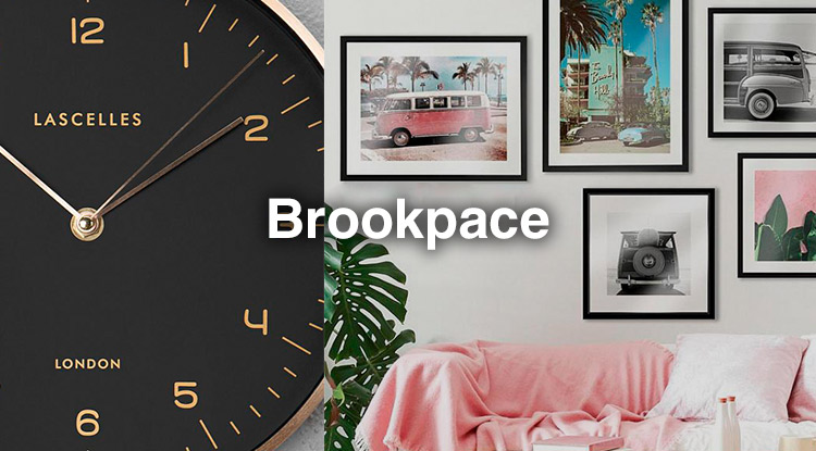 Новинки Brookpace: культовые принты и графичные настенные часы