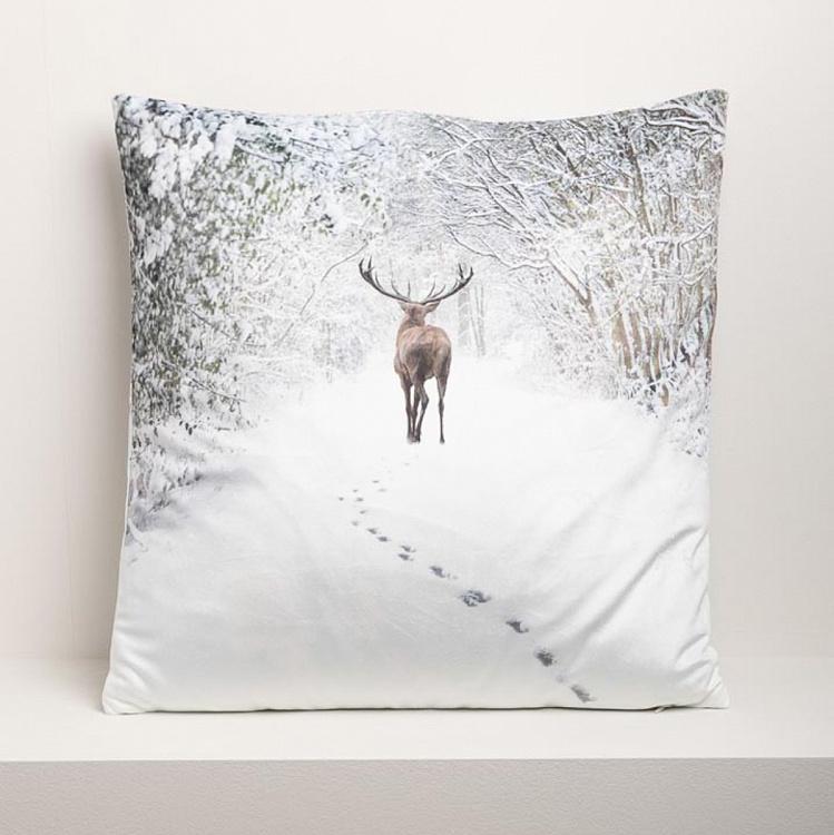 Декоративная подушка Олень в заснеженном лесу Deer In Snowy Landscape Cushion