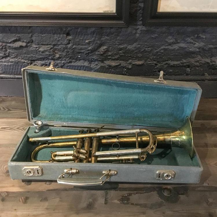 Винтажная труба в чехле 2 Vintage Trumpet In Case 2