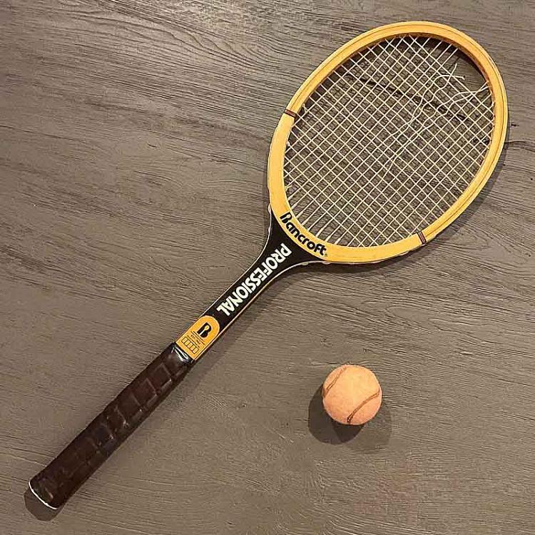 Винтажная теннисная ракетка и мяч 9 Vintage Tennis Racket And Ball 9