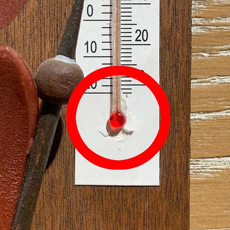 Настенный деревянный термометр с лыжами и снежинками дисконт9 Wooden Thermometer With Ski And Snowflakes 24 cm discount9