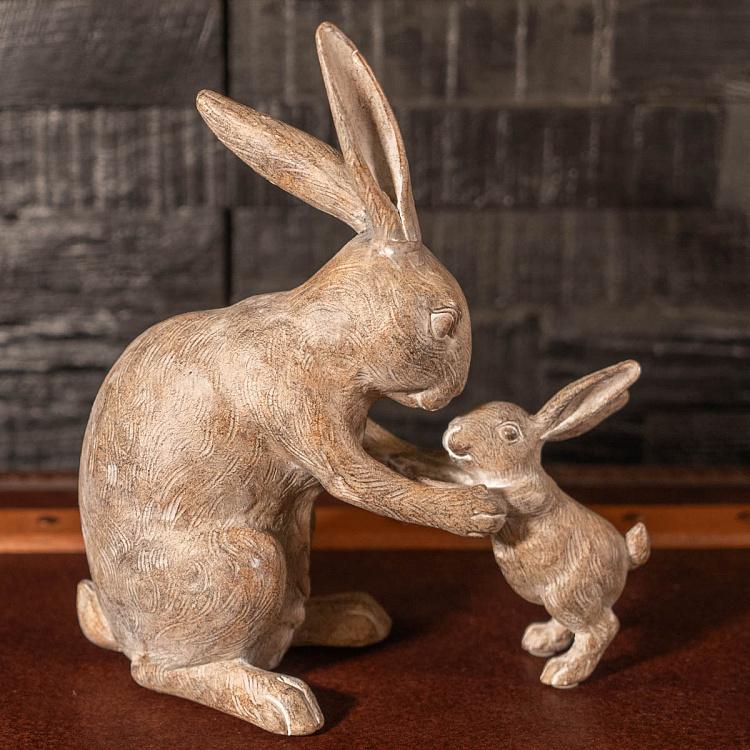 Статуэтка Кролик и крольчонок дисконт Rabbit Holding Baby discount