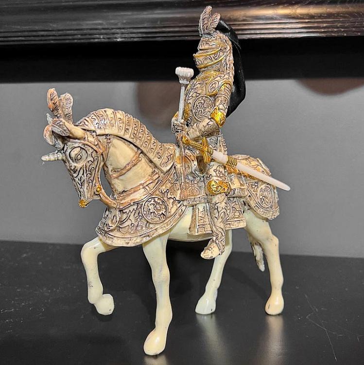 Ёлочная игрушка Рыцарь на белом коне дисконт Knight On Horseback White discount