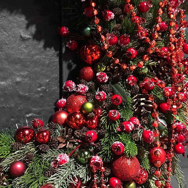 Большой новогодний венок с шишками и красными шарами Wreath Bagel Extra Large