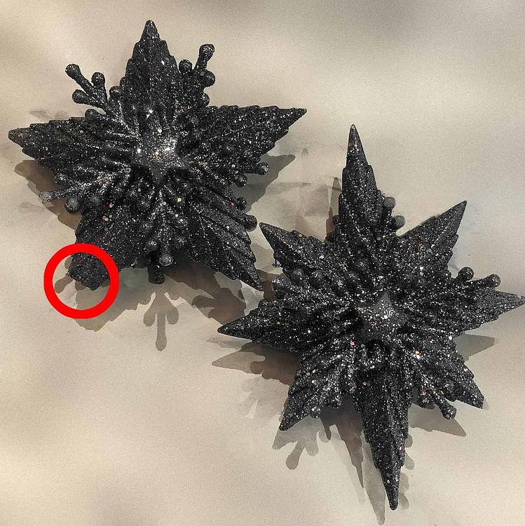 Набор из двух ёлочных игрушек Серебристо-серые снежинки 3D дисконт Set Of 2 3D Snowflakes Silver-Gray 12,5 cm discount