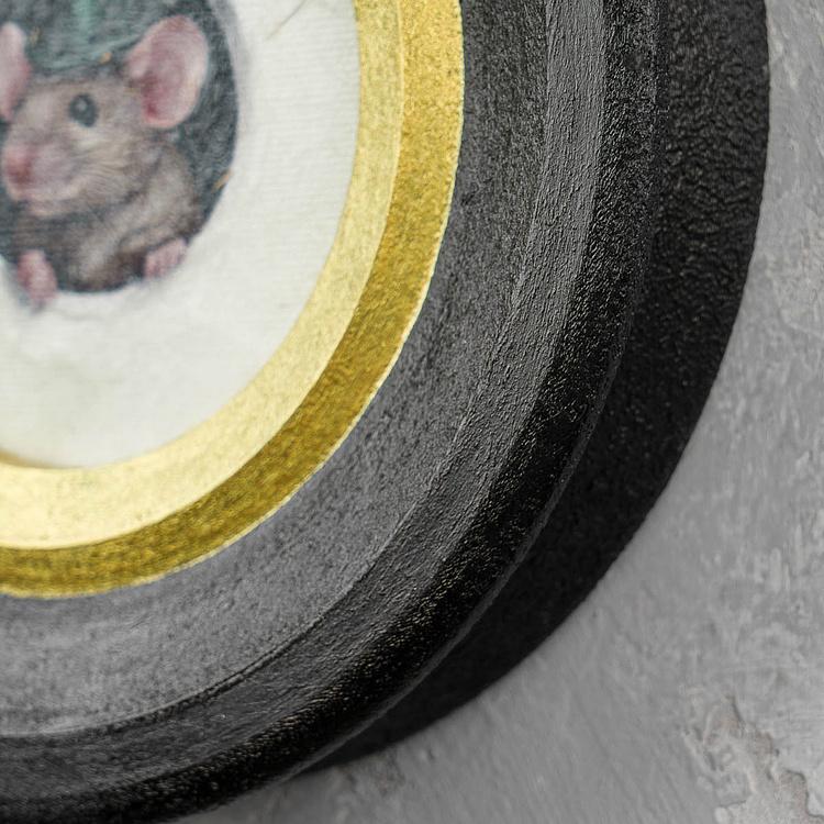 Картина в круглой раме Мышка в зелёном цилиндре Green Hat Mouse Painting In Round Frame