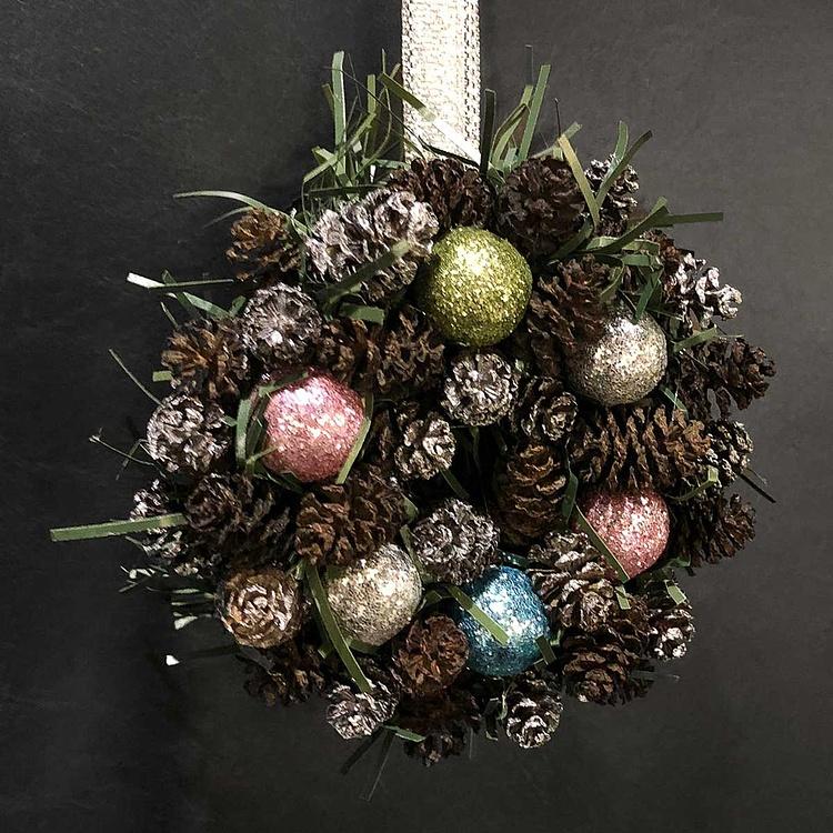 Новогодний венок с шишками и перламутровыми шарами 8, XS Wreath Bagel 8 Extra Small