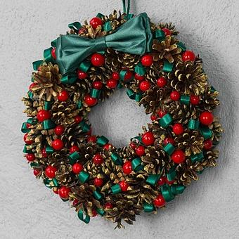 Wreath With Berries And Ribbons 25 cm