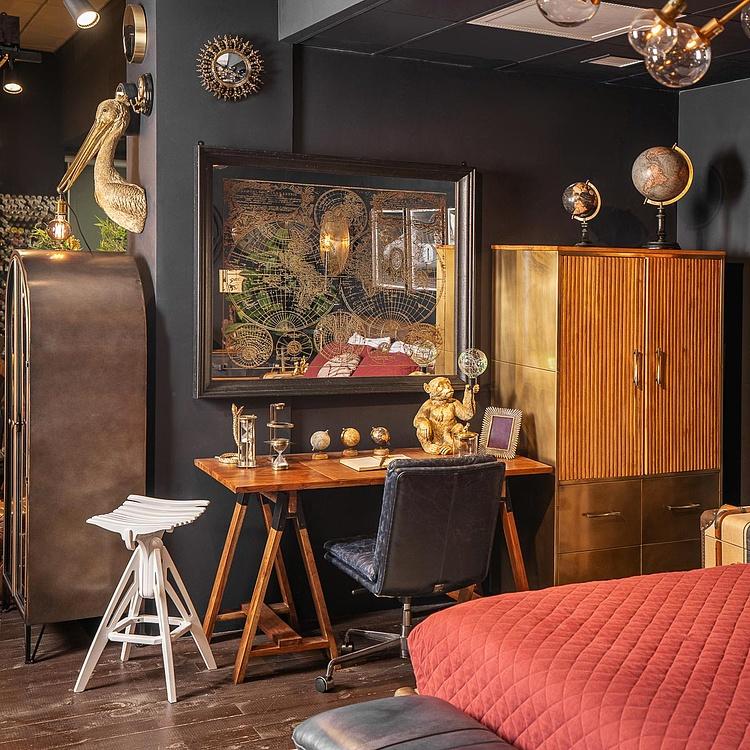 Винтажный голубой глобус на чёрном деревянном основании Vintage Globe Blue On Black Base Mango Wood