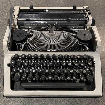 Vintage Typewriter Lubava