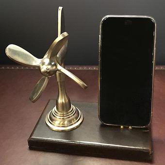 Smartphone Holder Propeller On Leather Stand