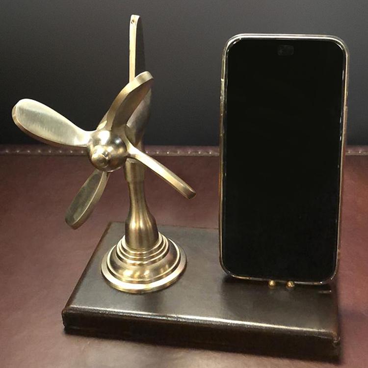 Smartphone Holder Propeller On Leather Stand