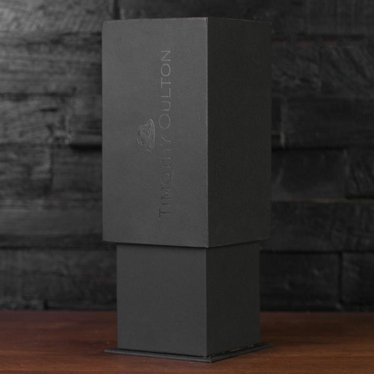 Арома-свеча ручной работы с запахом кожи в коробке, S Pillar Candle With Box Leather Scent Small