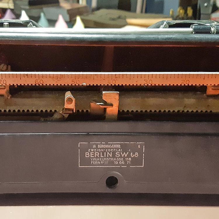 Печатная машинка Олимпия Vintage Typewriter Olympia 4