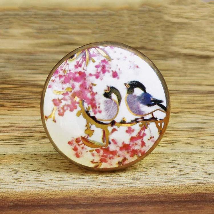 Керамическая мебельная ручка Нарядные птицы Chic Birds Gold Ceramic Knob