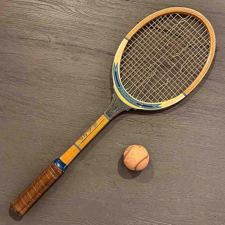 Винтажная теннисная ракетка и мяч 10 Vintage Tennis Racket And Ball 10