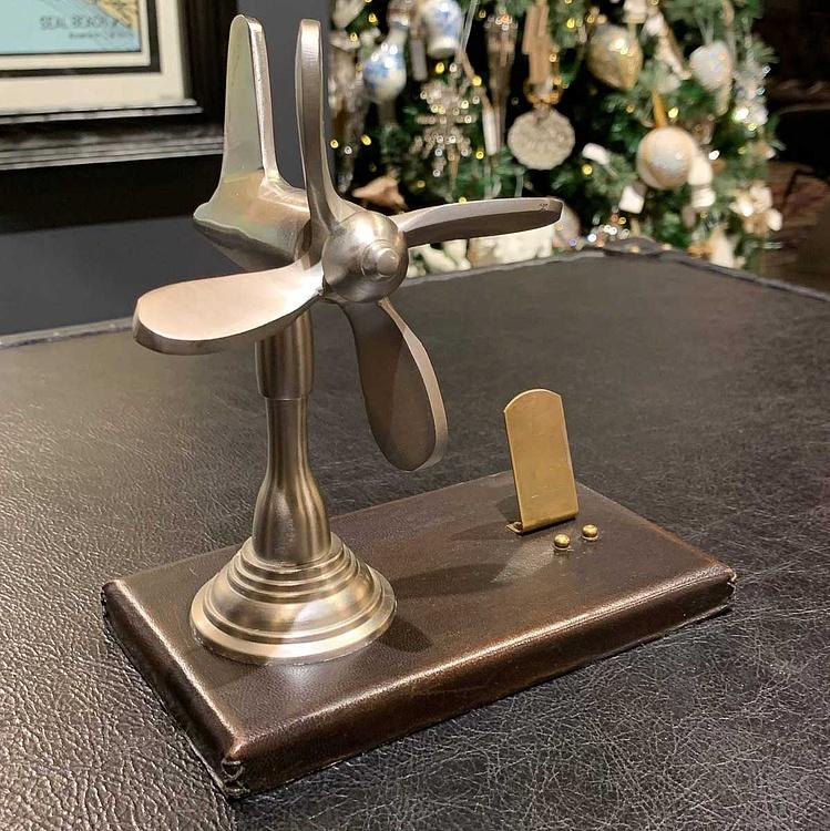 Настольные часы с пропеллером на подставке дисконт2 Propeller Desk Clock On Leather Stand discount2