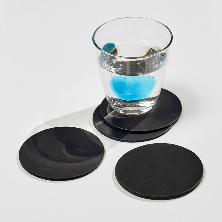 Набор из пяти круглых подставок под стаканы и чайник Нуар Set Of 5 Round Coasters Noire