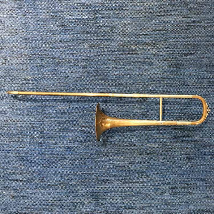 Винтажный тромбон в чехле 2 Vintage Trombone In Case 2