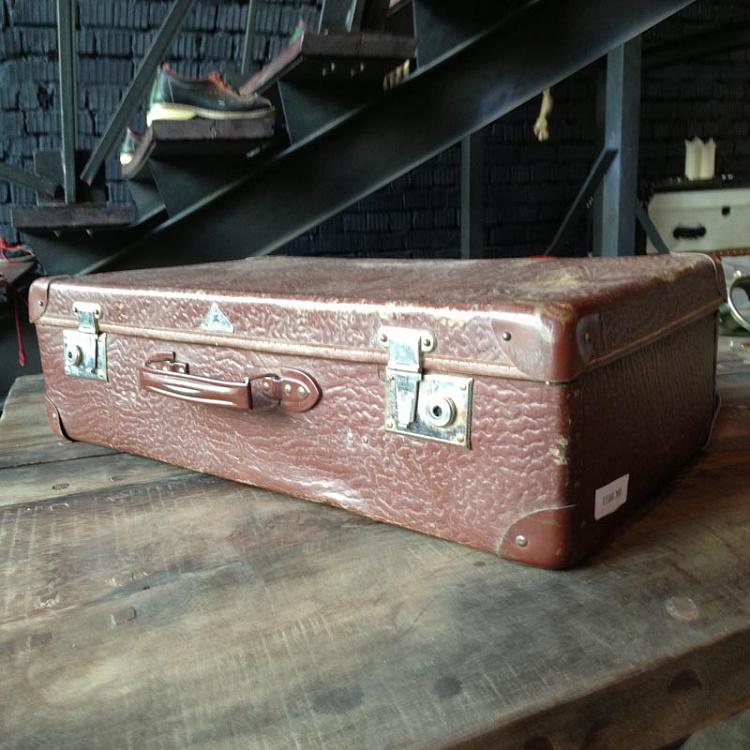 Винтажный коричневый фибровый чемодан с металлическим треугольником Vintage Suitcase Brown With Metal Triangle