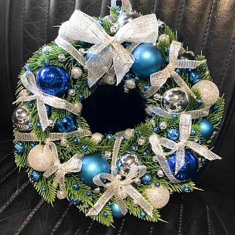 Венок Wreath With Balls And Ribbons 20 cm