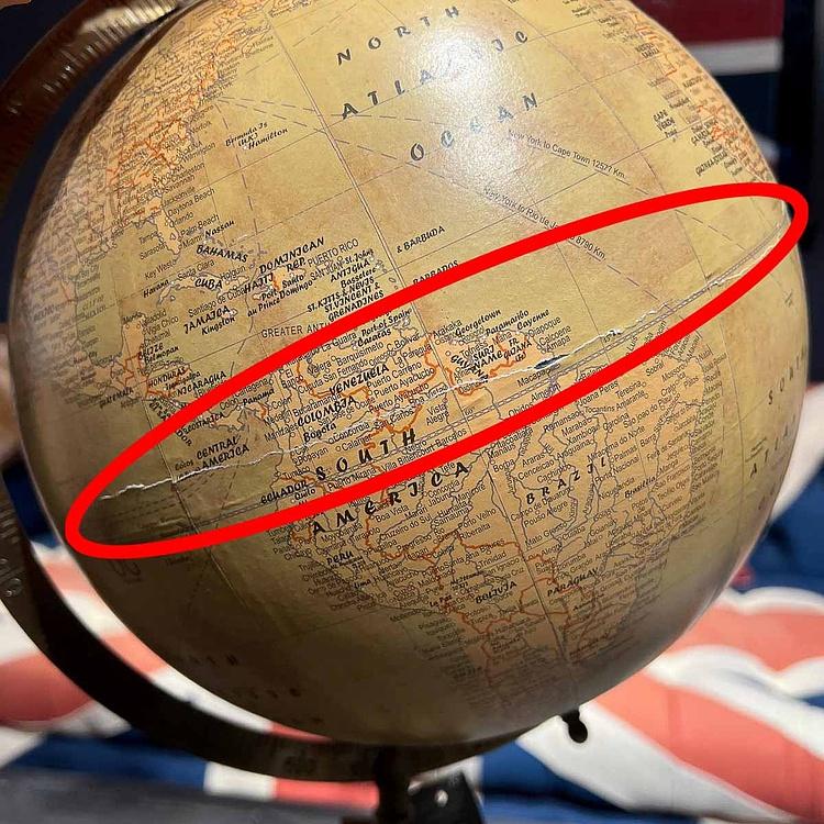 Винтажный глобус на штативе дисконт1 Vintage Globe On Tripod Stand discount1