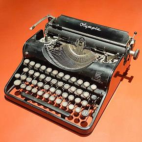 Vintage Typewriter Olympia 4