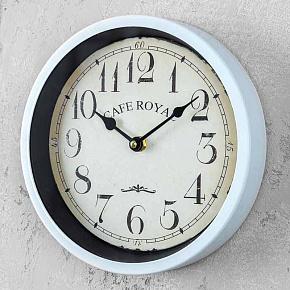 Horloge Ronde Murale Metal Bleu Clair Cafe Royal Fond Beige Vieilli