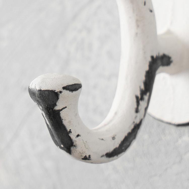Двухрожковый белый потёртый крючок в стиле шебби-шик Shabby Chic Distressed White Cast Iron Hook