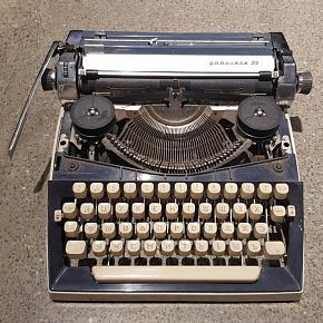 Vintage Typewriter Gabriele 35