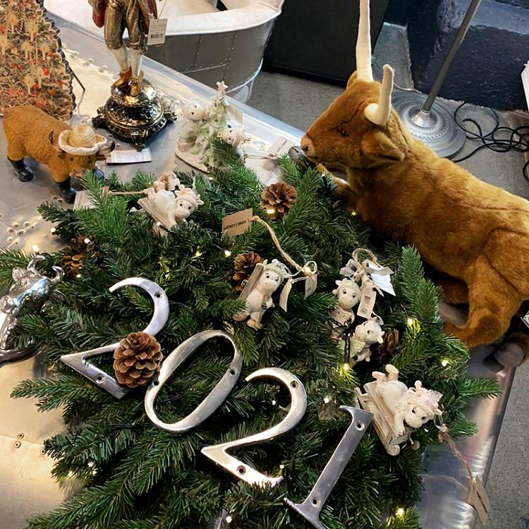 Новогодняя фигурка с подсветкой Бычки и ёлочка Calves With Christmas Tree 14 cm