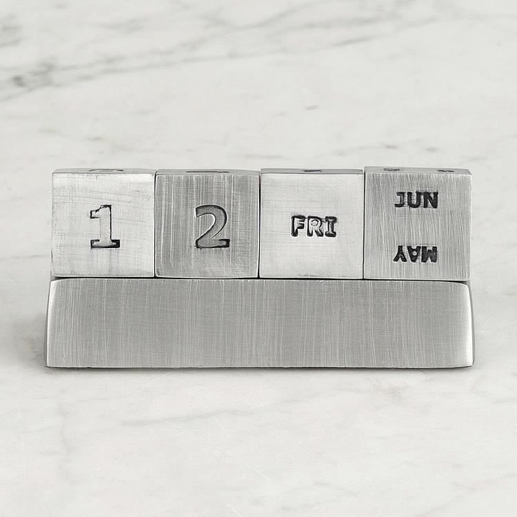 Серебристый настольный вечный календарь в виде кубиков Perpetual Calendar Silver Cubes