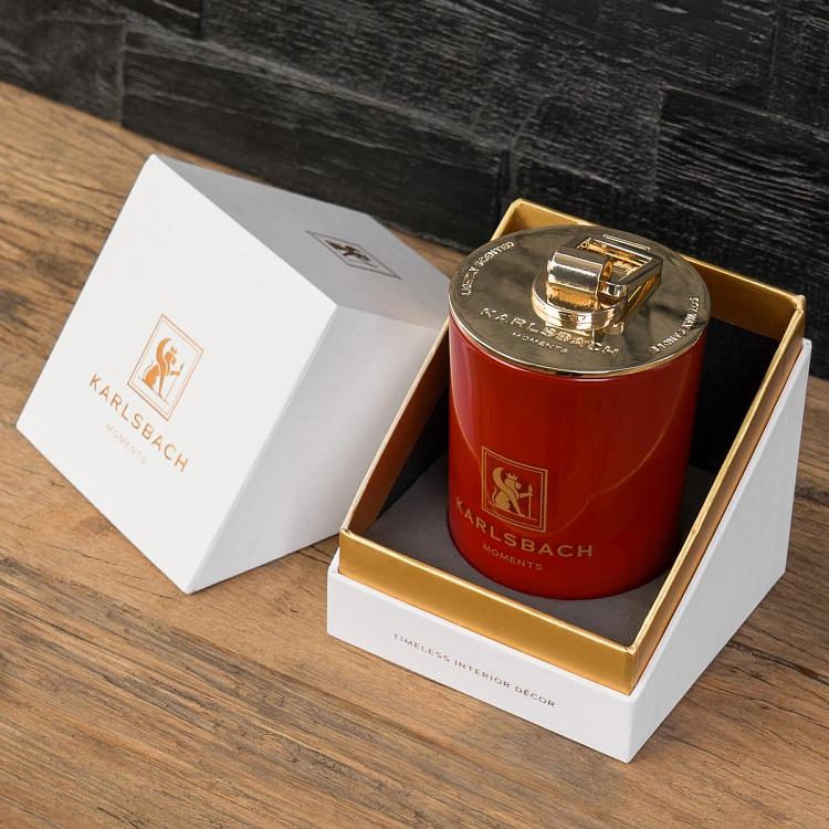 Арома-свеча в алом стакане с золотой крышкой Сосновая хвоя Aroma Candle In Scarlet Glass With Gold Lid Frosted Berry