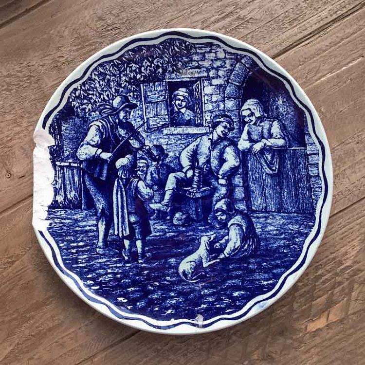 Винтажная тарелка белая с голубым мотивом, L дисконт2 Vintage Plate Blue White Large discount2
