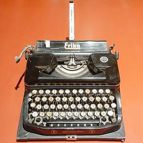 Vintage Typewriter Erica