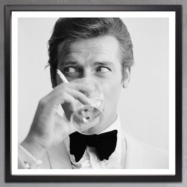 Фото-принт в чёрной раме Роджер Мур Roger Moore, Black Box Frame