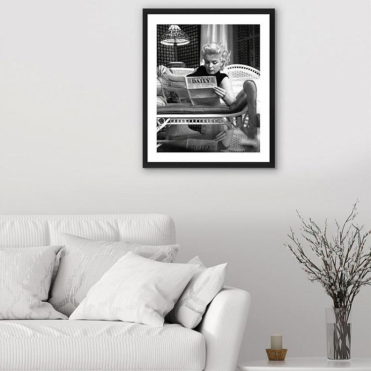Фото-принт в чёрной раме Мэрилин Монро с газетой Marilyn Monroe, Studio Frame