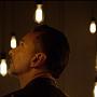 Лампочки Edison помогают создать мистическую атмосферу в этом клипе