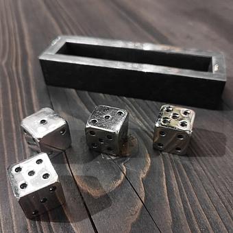 5 Dices In Black Display discount