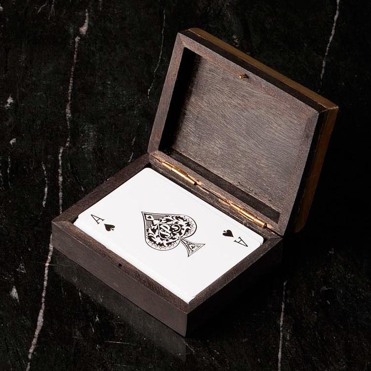 Колода игральных карт в шкатулке с гравировкой на крышке Deck Of Cards In Box Engraved Lid