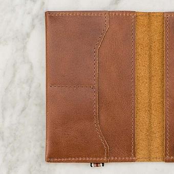 Обложка для паспорта Passport Cover натуральная кожа Old Brown - ракурс 4