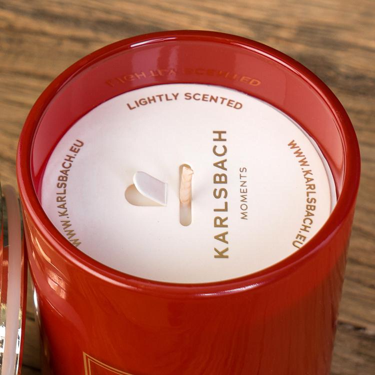 Арома-свеча в алом стакане с золотой крышкой Сосновая хвоя Aroma Candle In Scarlet Glass With Gold Lid Frosted Berry