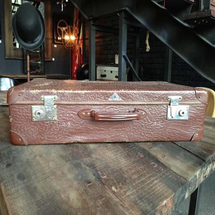 Винтажный коричневый фибровый чемодан с металлическим треугольником Vintage Suitcase Brown With Metal Triangle