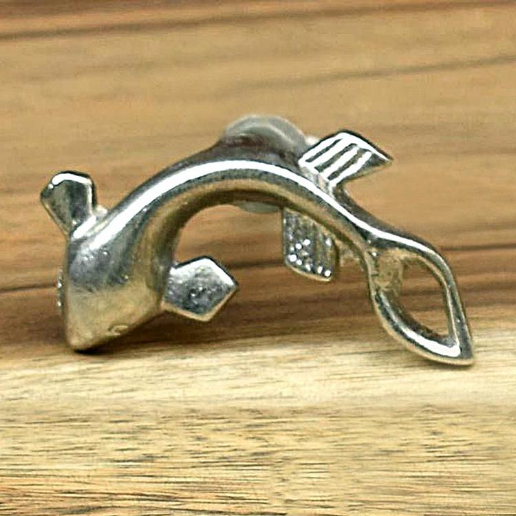 Мебельная ручка Рыбка Кои серебрянного цвета Chic Koi Fish Knob Silver