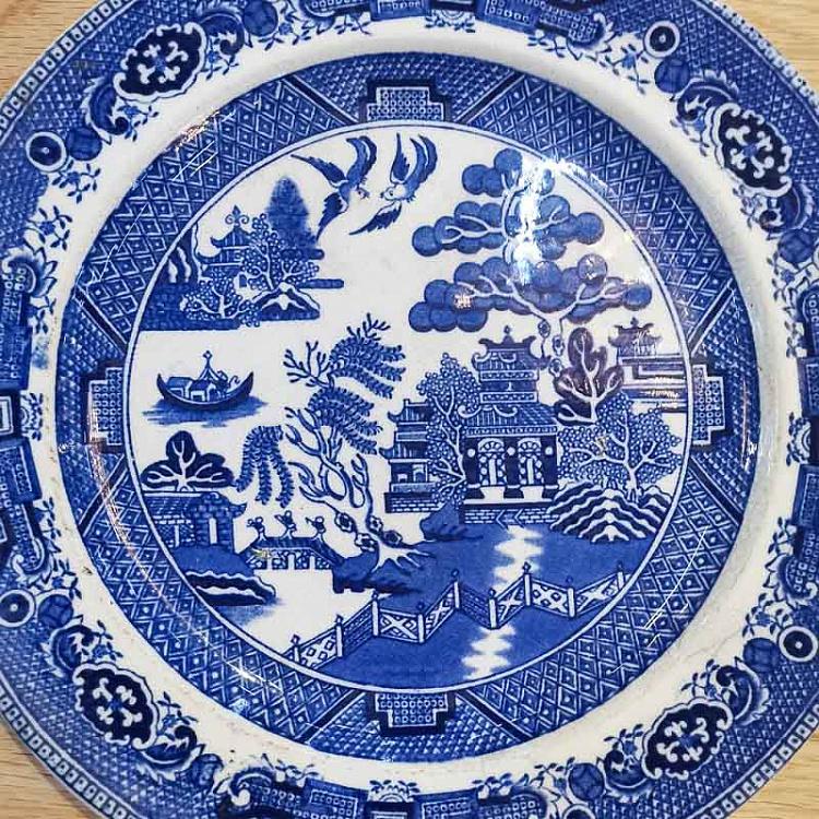 Винтажная тарелка белая с голубым мотивом 22, L Vintage Plate Blue White Large 22