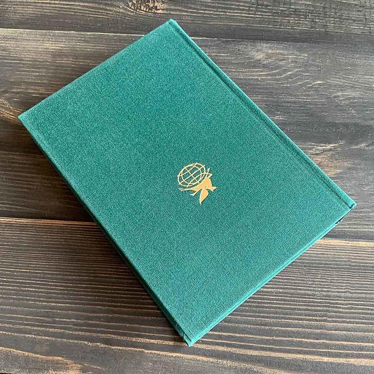 Винтажная книга Библиотека всемирной литературы, том 196-4. Война с саламандрами. Мать. Юморески. К. Чапек Vintage Book World Literature Library 196-4