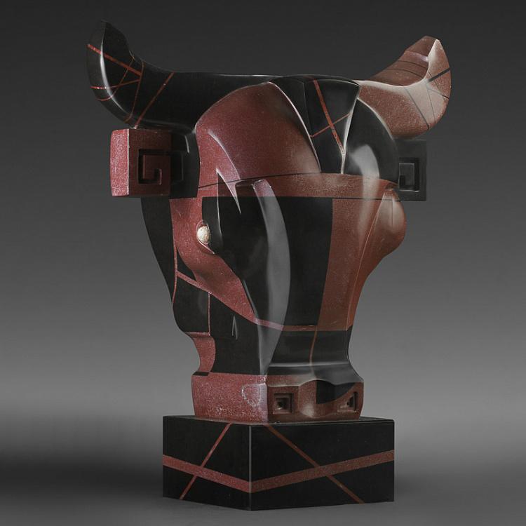 Скульптура Колоссальная голова быка Colossal Bull Head