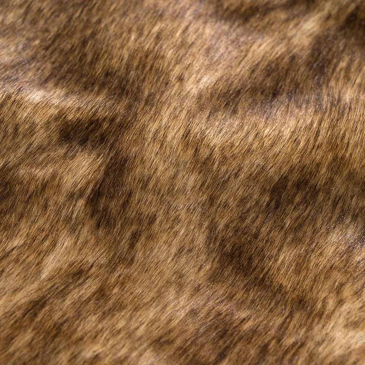 Плед Alaska Throw Large искусственный мех Arсtic Wolf - ракурс 4